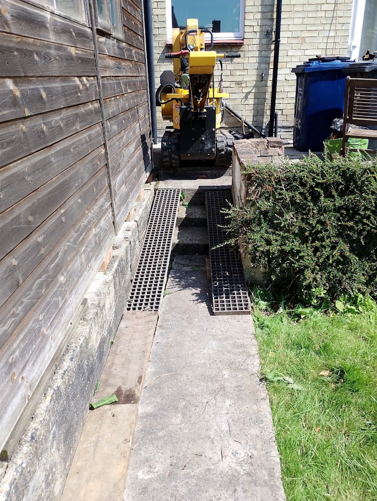 Narrow access - Cambridge For all your stump grinding needs, big or small - just give us a call :-)