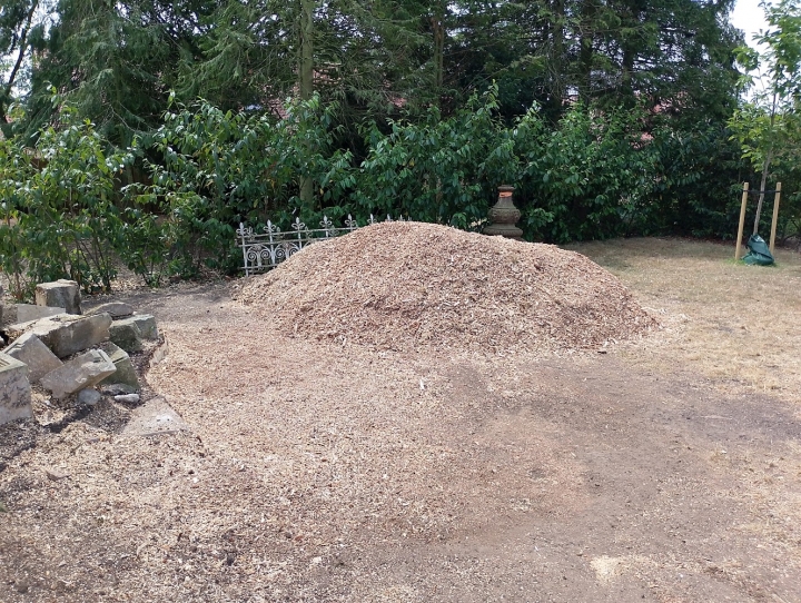 Nice little stump to finish the week :-) For all your stump grinding needs, big or small - just give us a call :-)