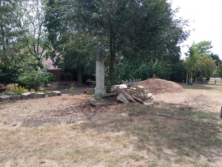 Nice little stump to finish the week :-) For all your stump grinding needs, big or small - just give us a call :-)
