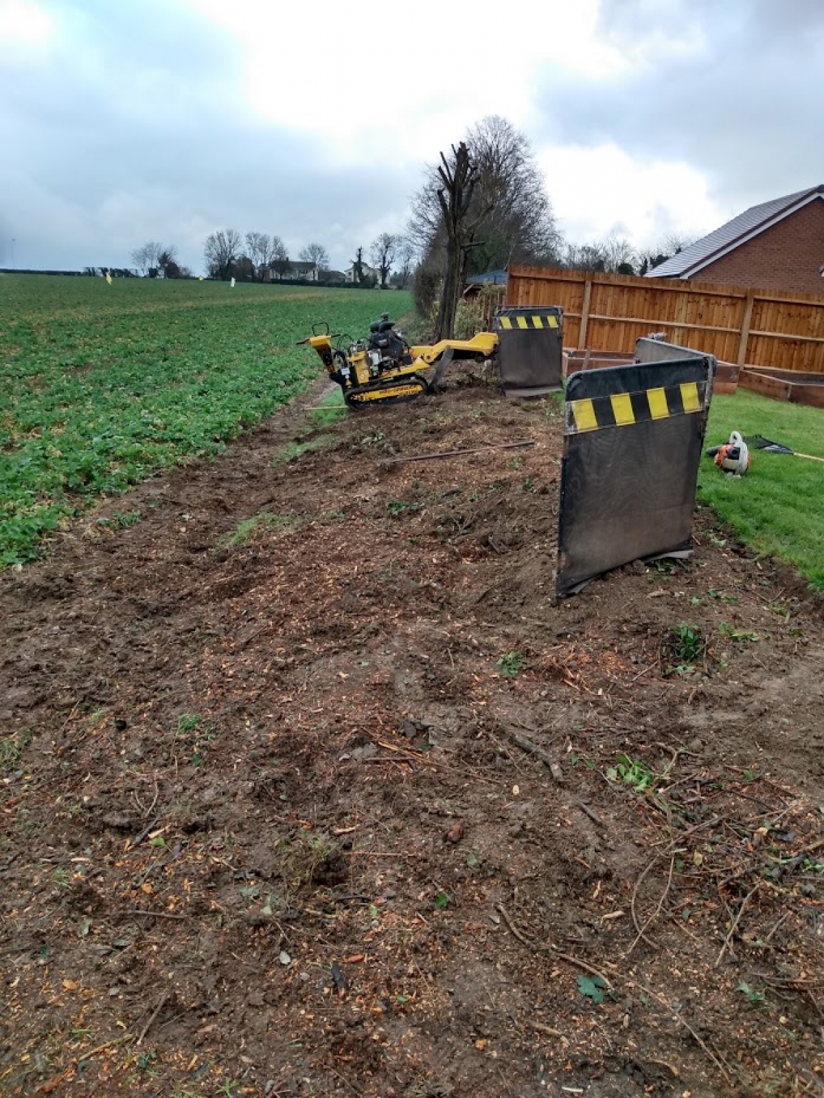 Huge hedge clearance today. Customer gained 3 meters to his garden. :-) For all your stump grinding needs, big or small - just give us a call :-)